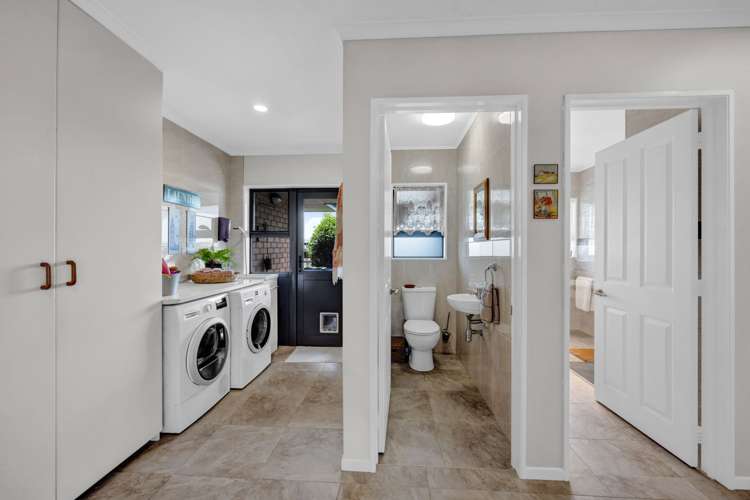 9 Elizabeth Grove Stratford_41