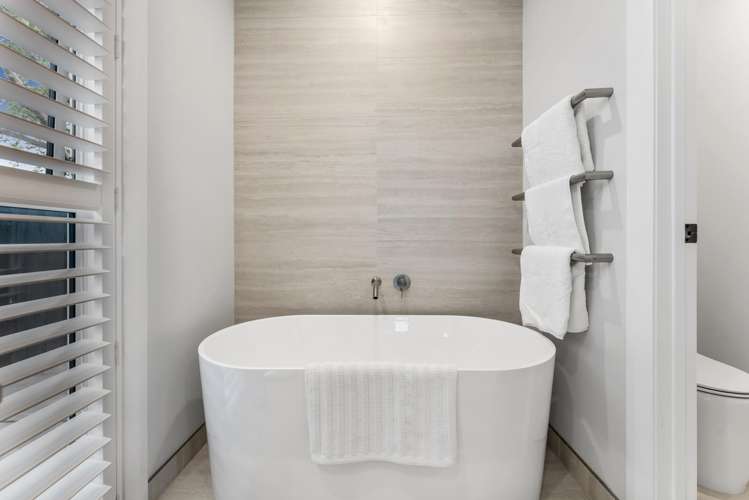 32 Sandpiper Avenue Point Wells_16