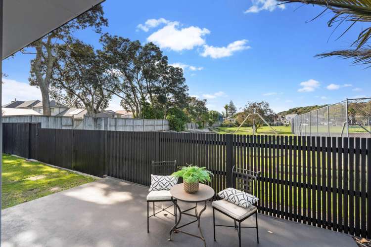 2/35 Vivian Wilson Drive Eastern Beach_5