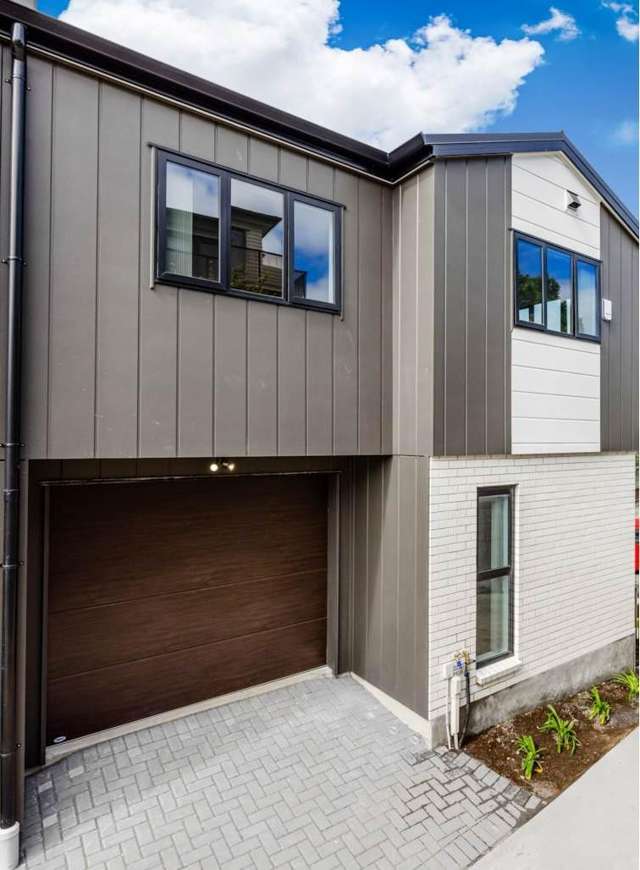 Affordable, modern living in central Papatoetoe - ready to move in now!