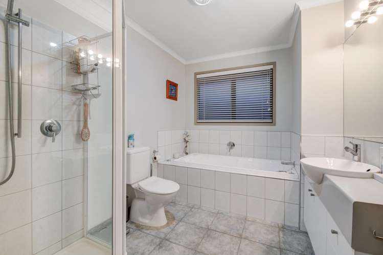 49 Chesterfield Way Orewa_17