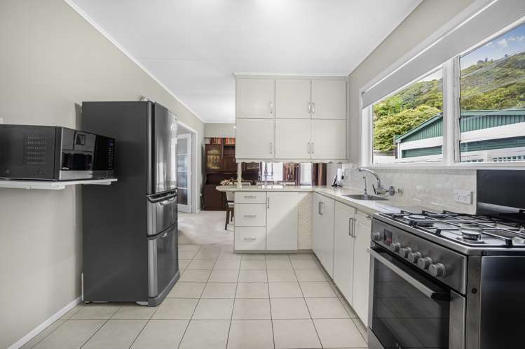 4 Isabel Grove Wainuiomata_5
