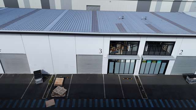 Modern Tilt Slab Industrial on Chonny