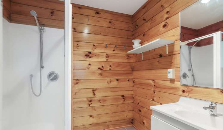 12A Highland Avenue Titirangi_4