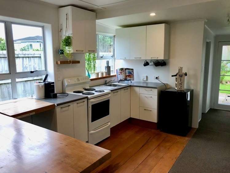 17 Crispe Road Clarks Beach_1