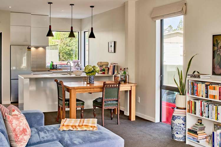 9/6 Oswald Crescent Paparangi_3