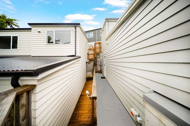 3A Hillview Crescent Paparangi_4