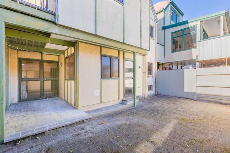 419 Marine Parade Napier South_17