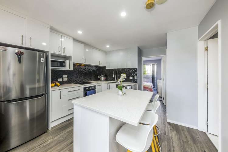 82a Michael Jones Drive Flat Bush_9