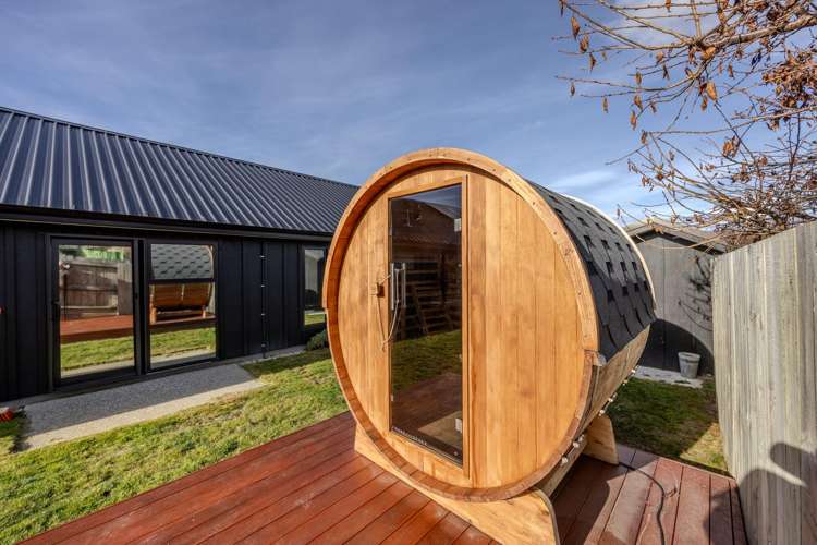 7 Hebbard Court Albert Town_25