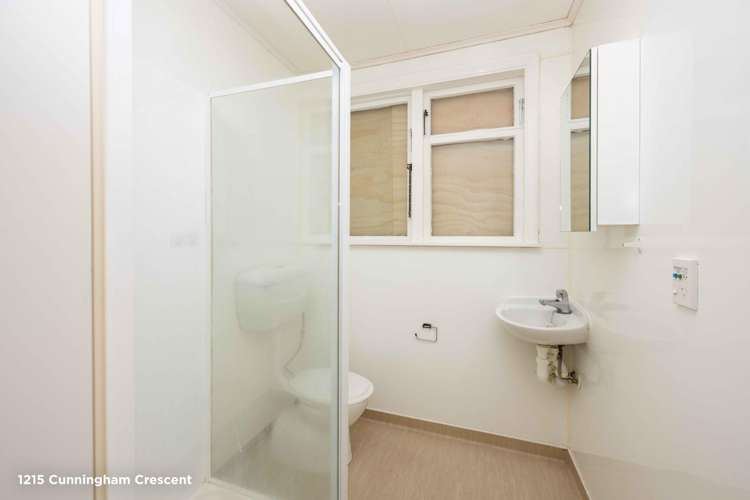 1213–1225 Cunningham Crescent Mayfair_14