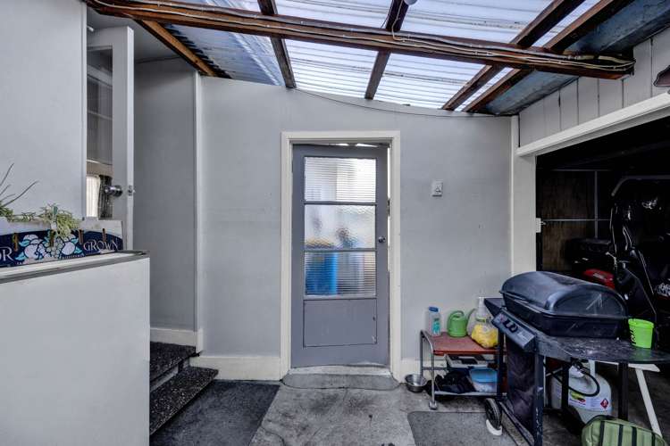 88 South Road Manaia_11