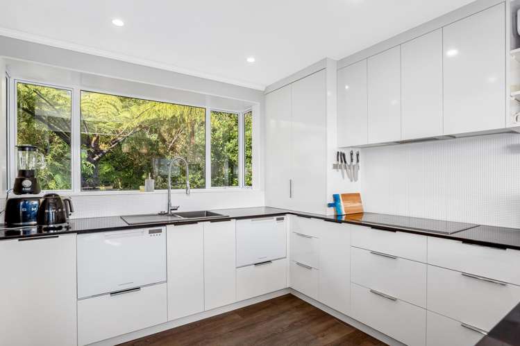 6 Iona Place Papakowhai_25