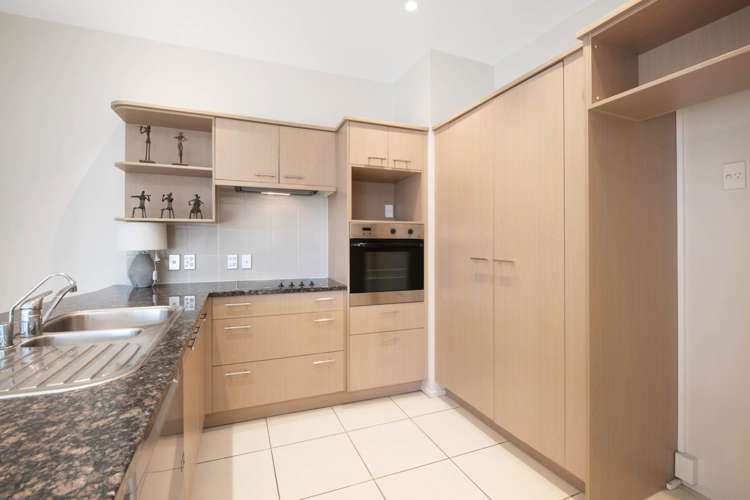 2F/6 Collins Street Takapuna_4