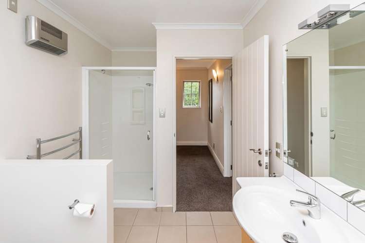 9 Strathmore Gardens Burwood_21