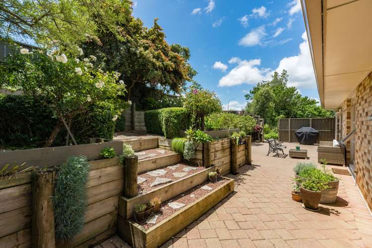 99 Lake Crescent Hamilton Lake_11