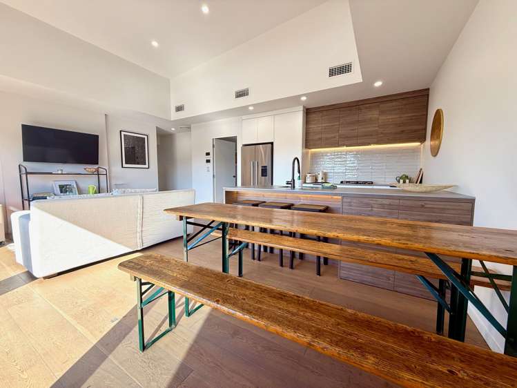 11/12 Stewart Street Raglan_8