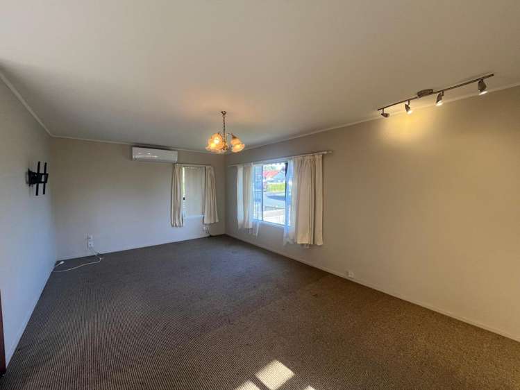 12 Wairata Place Te Atatu South_2