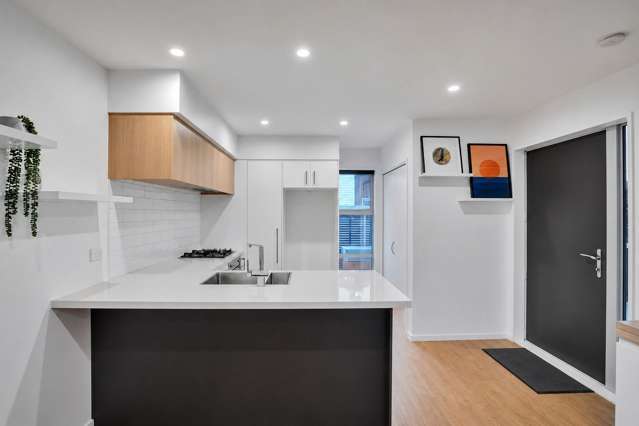 2/16 Hamill Road Halswell_1