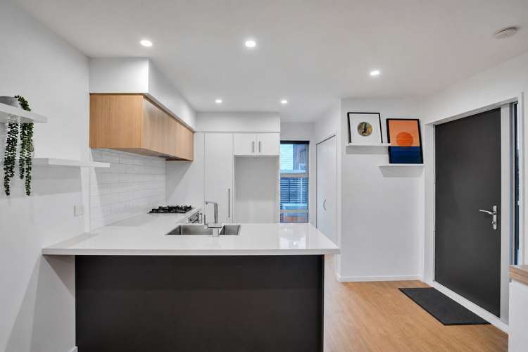 2/16 Hamill Road Halswell_1