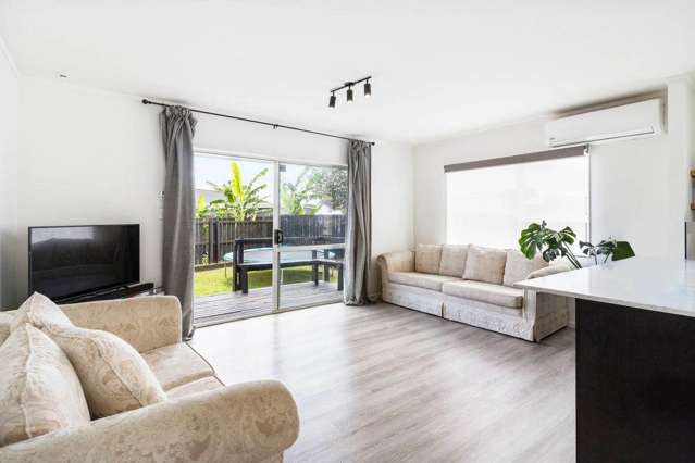 2/2 Hatherley Place Clendon Park_2