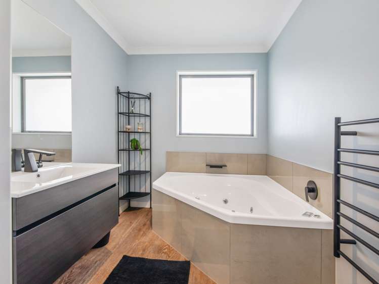 21 Corsair Crescent Burleigh_15