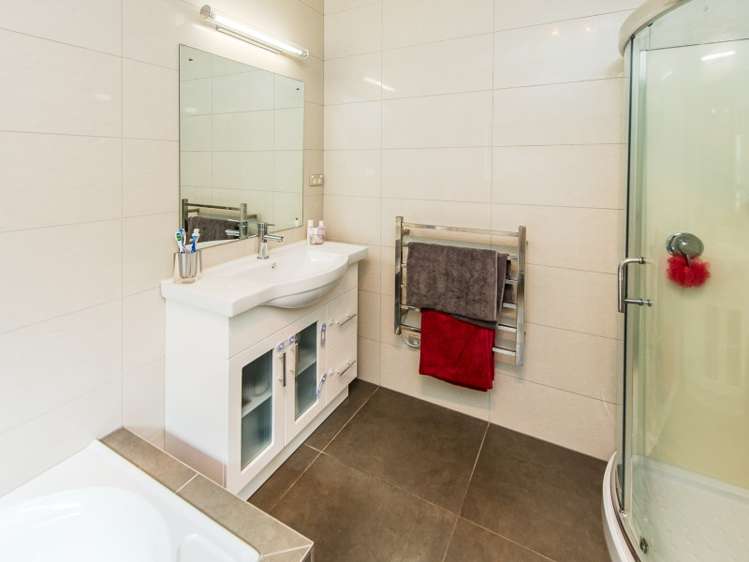 20 Lithgow Drive Otamatea_16