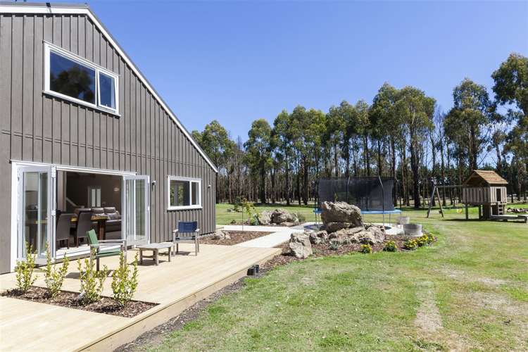 2279 South Eyre Road West Eyreton_17