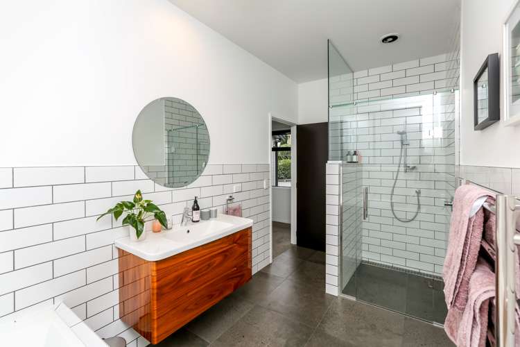 8a Sampson Avenue Waiwhakaiho_17