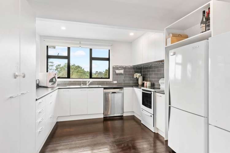 1261 East Coast Road Redvale_7