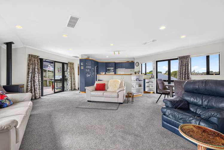 3 Julies Way Rangatira Park_17