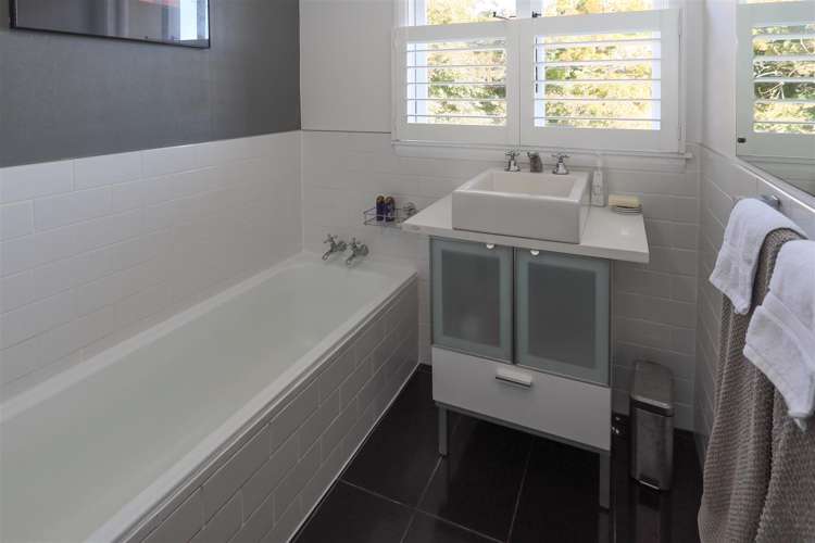 1 Pah Road Kawaha Point_18