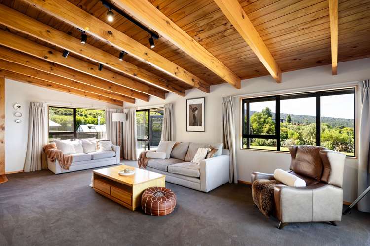 8 Tiwarawara Lane Puketotara_19