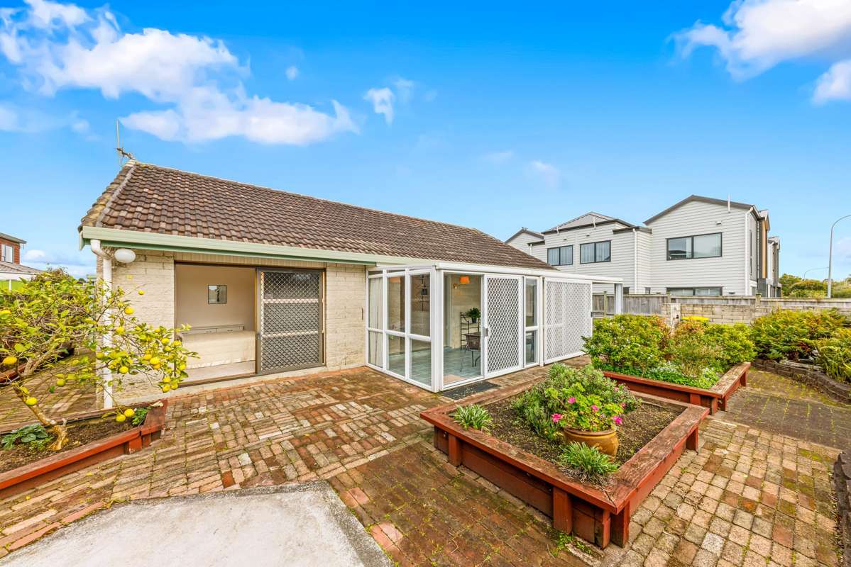 1/25 Akoranga Drive_1