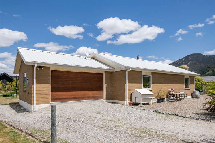 14 Hewson Crescent Lake Hawea_5