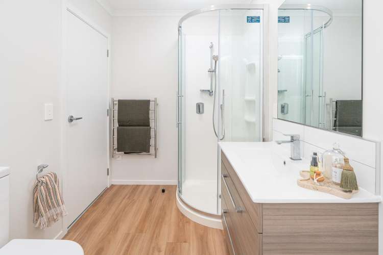 13A Huia Street Tawa_16