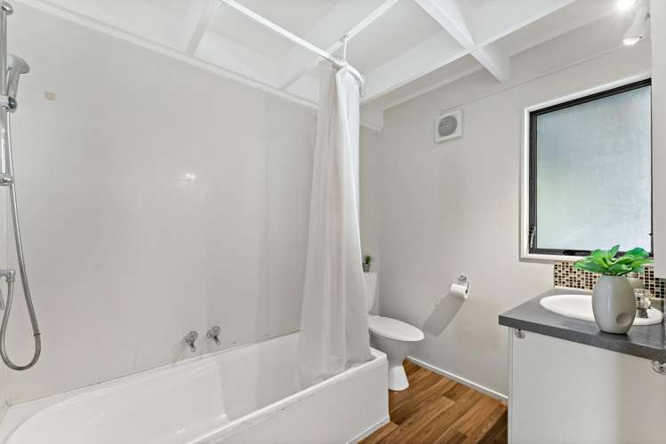 1/147 Spinella Drive Bayview_14