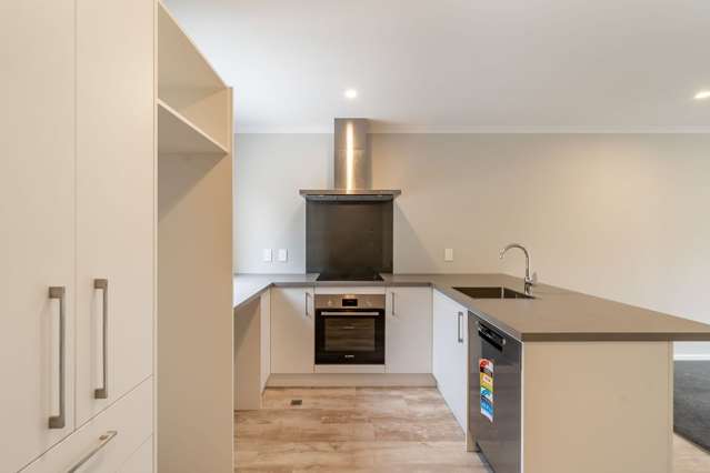 2/10 Marion Street Silverstream_2