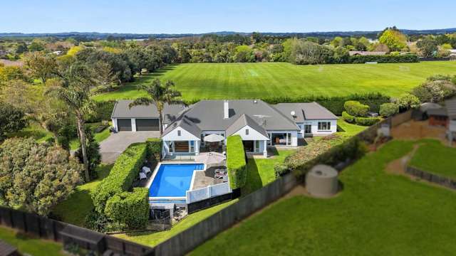 Executive 5 Brm Home + Pool