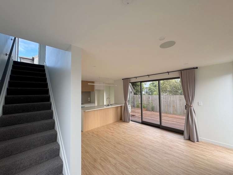 1/5 Clarence Street South Addington_1