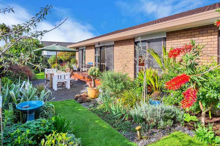 2/51 Beach Road Pahurehure_1