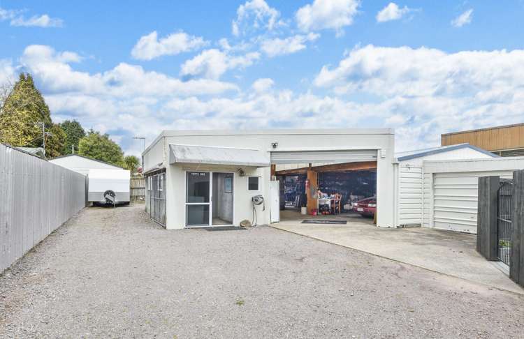 11 Russell Road Fairy Springs_16