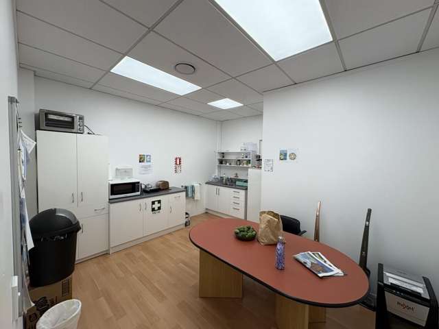 Unit A, 141 Cameron Road City Centre_1