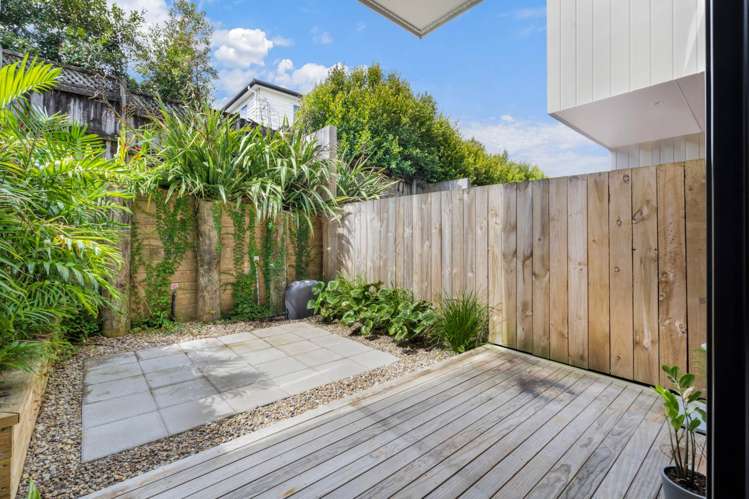 12/26 Springvale Drive Albany_21