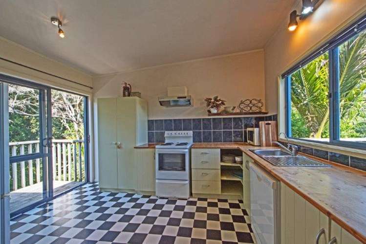 32 Victoria Road Onetangi_11