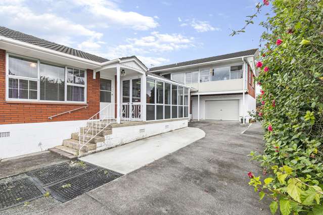 2/69 Royal View Road Te Atatu South_2