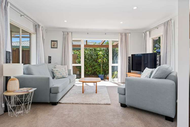 14 Margaret Henry Crescent Oteha_6