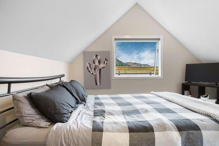 27 Lochy Road Fernhill/Sunshine Bay_8