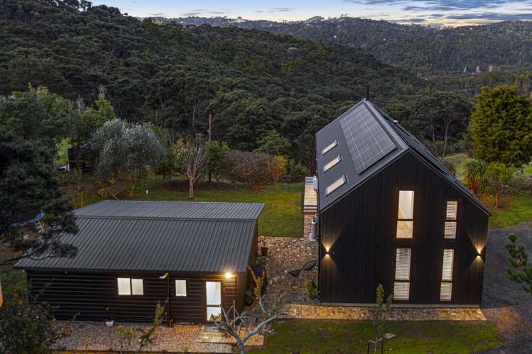 16 Long Road Waitakere_1