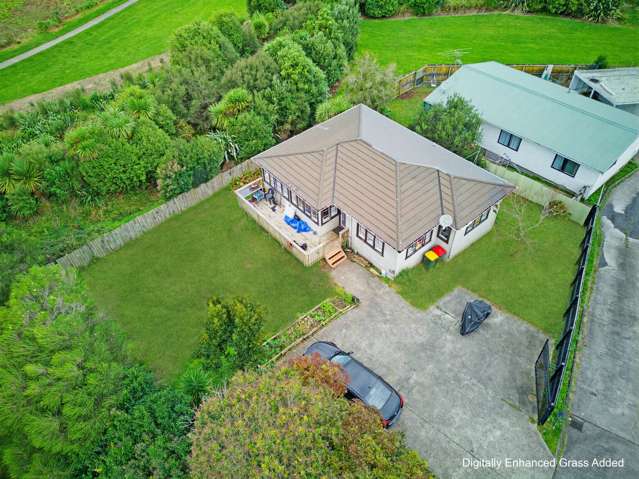 Private, Peaceful & Freehold- Do up Opportunity!